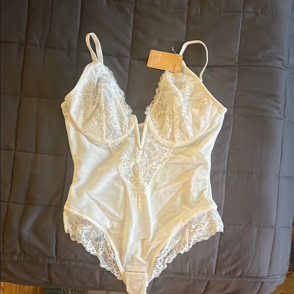 Elegant Lace Bodysuit in White